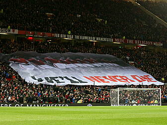 Manchester United stars pay tr...